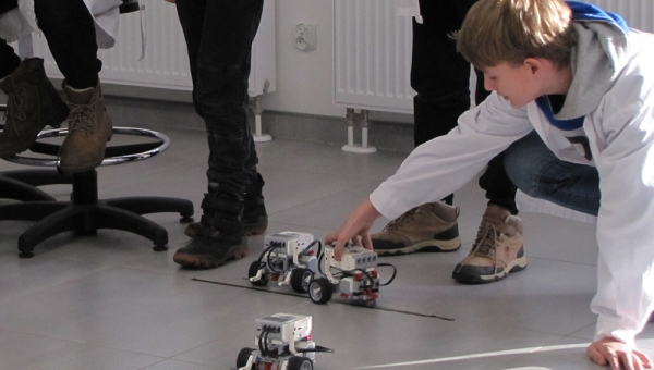 Warsztaty z projektowania, konstruowania i programowania robotów