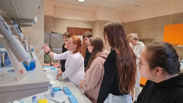 Kolejne zajęcia laboratoryjne młodzieży z Polski i Niemiec
